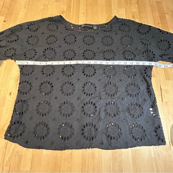 New York & Co Blake Eyelet 3/4 Sleeve Top - Picture 8 of 11